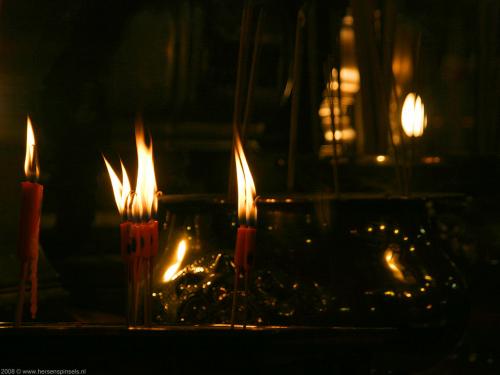 wallpaper: 'Candles in a temple' - Hong Hong Stopover