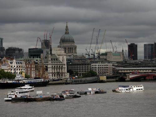 wallpaper: 'The Thames & City of London' - Britain Collection