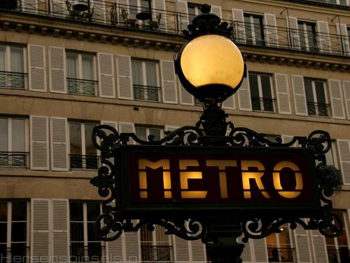 wallpaper: 'Metro 1' - Paris Collection