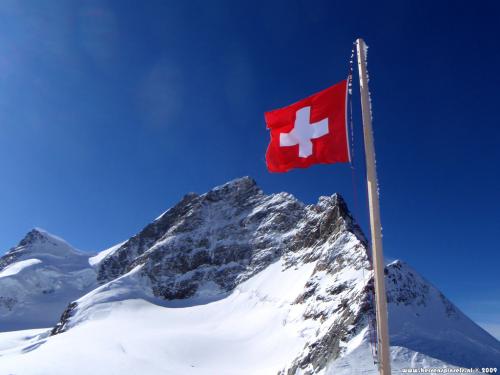 wallpaper: Jungfrau en vlag, Zwitserland