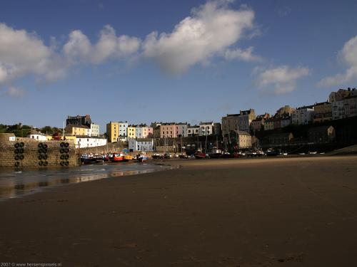 wallpaper: Laag tij bij Tenby, Groot-Brittannië